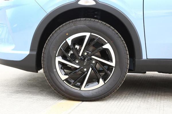 綠牌SUV不一定貴,這臺5.99萬起售的哪吒V,滿電能跑401公里 綠牌SUV不一定貴,這臺5.99萬起售的哪吒V,滿電能跑401公里