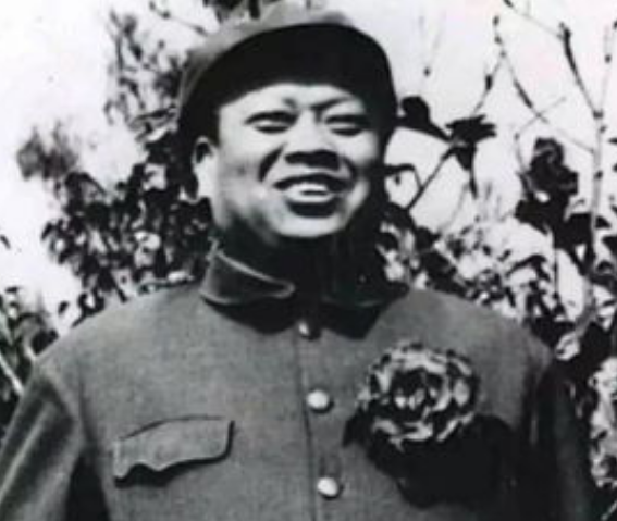 賴傳珠將自己定為中將，毛主席堅決否定，最終他被授予什麼軍銜？