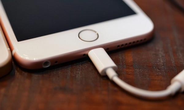 細數歷代iPhone取消的功能，發現其在“偷工減料”的路上越走越遠