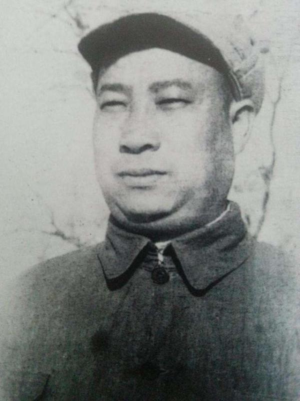 46年賀龍戰友關嚮應去世，賀龍為滿足其願望，給兒子取名“鵬飛”