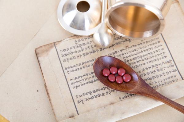 2個用於頸椎病的中成藥，活血化瘀、溫經通絡、止痛，讓氣血通暢