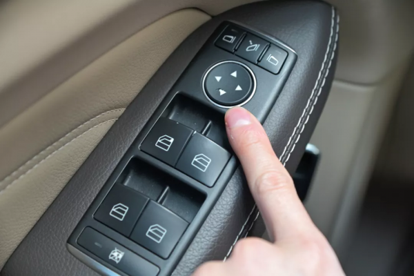 二手賓士ML320：3&period;0T&plus;7AT&plus;全時四驅，豪華SUV鼻祖，均衡之選