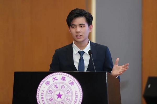 他是留美博士生，曾就讀清華大學，因抑鬱跳機自殺4年遺體才找到