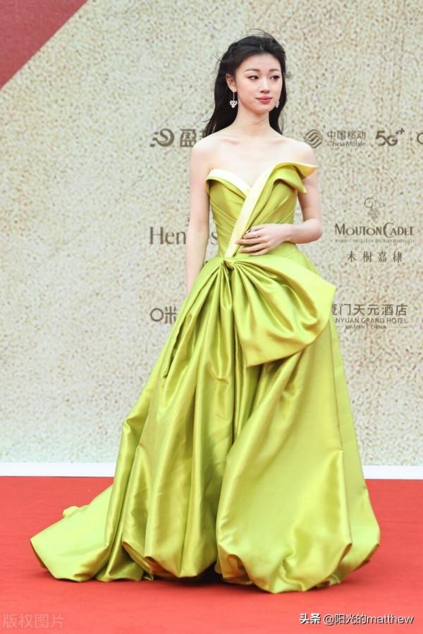 第34屆金雞獎閉幕紅毯:群星歡聚,林允粉色花苞裙真是仙女本人了 第34屆金雞獎閉幕紅毯:群星歡聚,林允粉色花苞裙真是仙女本人了
