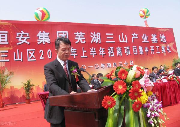 低調的福建前首富：賣衛生巾賺223億，三個兒不接班，公司傳堂弟