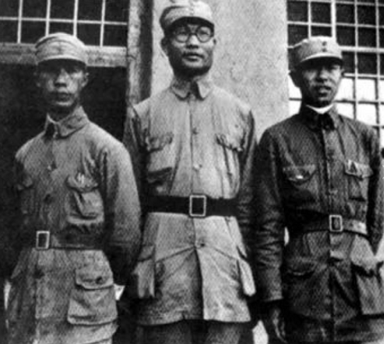 1927年肖勁光舉行婚禮，周恩來遲遲不到，鄧穎超：不要等他了