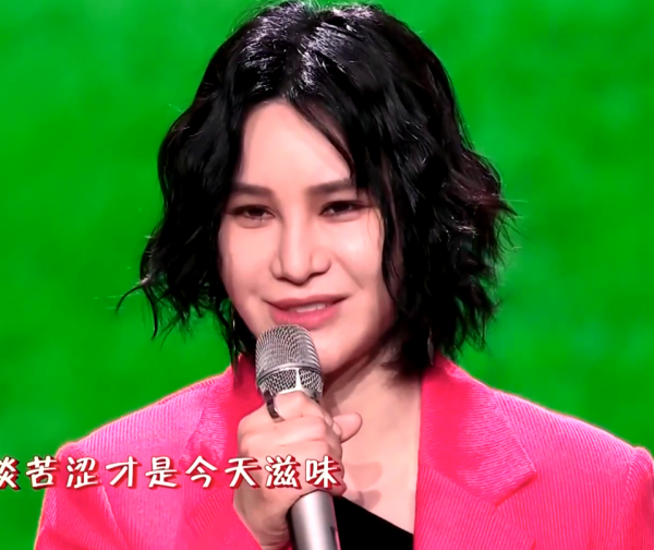 元宵晚會最驚豔女星：萬茜金絲絨，金晨粉嫩，林允穿著剪紙出來了