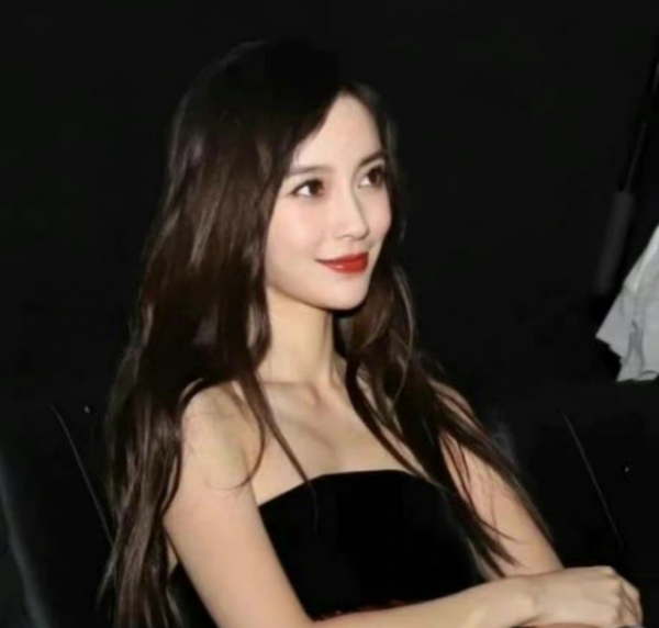 女明星的驚豔瞬間：劉亦菲猶如落入凡間的仙女，熱巴好清純