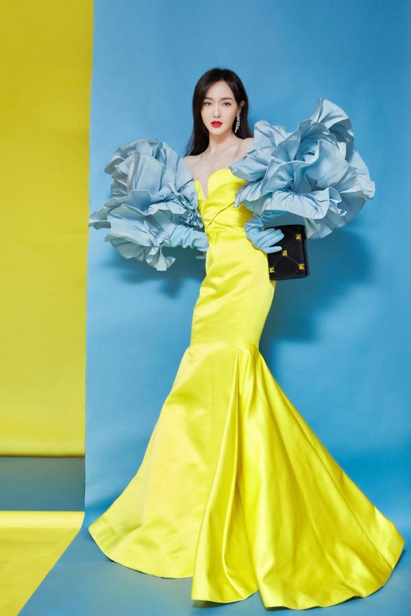 又被唐嫣驚豔了!戴“繡球花”手套穿檸檬黃抹胸裙,網友:絕美 又被唐嫣驚豔了!戴“繡球花”手套穿檸檬黃抹胸裙,網友:絕美