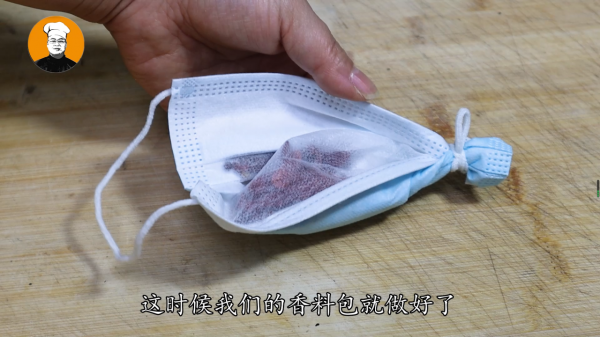 今天才知道，往大米里放幾個大蒜，作用這麼厲害，一年省下不少錢