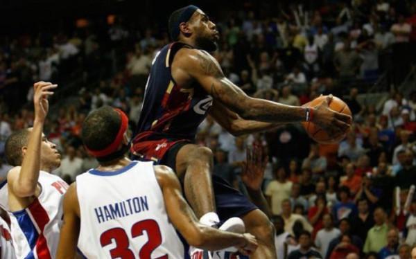 NBA季後賽六大最強絕殺：喬丹兩次上榜，詹姆斯07年上籃絕殺活塞