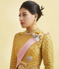 “鎮國神獸”思蕊梵：把一手爛牌打成王炸，李連杰曾向她下跪