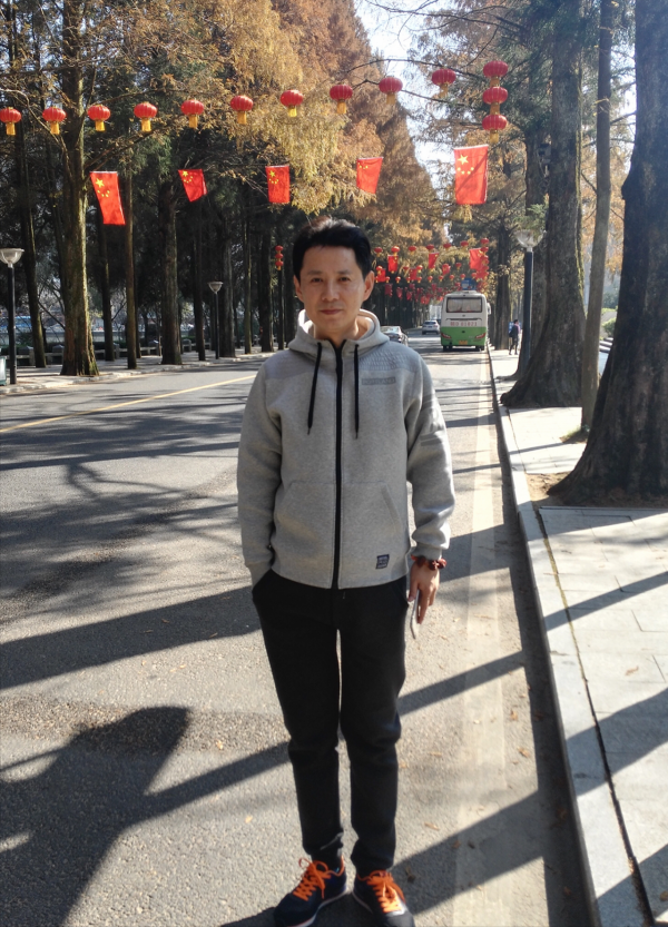 著名演員郭廣平：娶小妻子，40歲做父親，15份報紙背後的愧疚