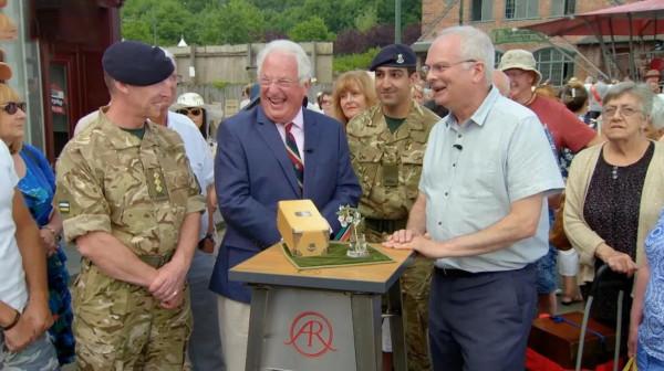 2003年他在倉庫撿到一朵“花”,15年後價格漲到845萬 2003年他在倉庫撿到一朵“花”,15年後價格漲到845萬