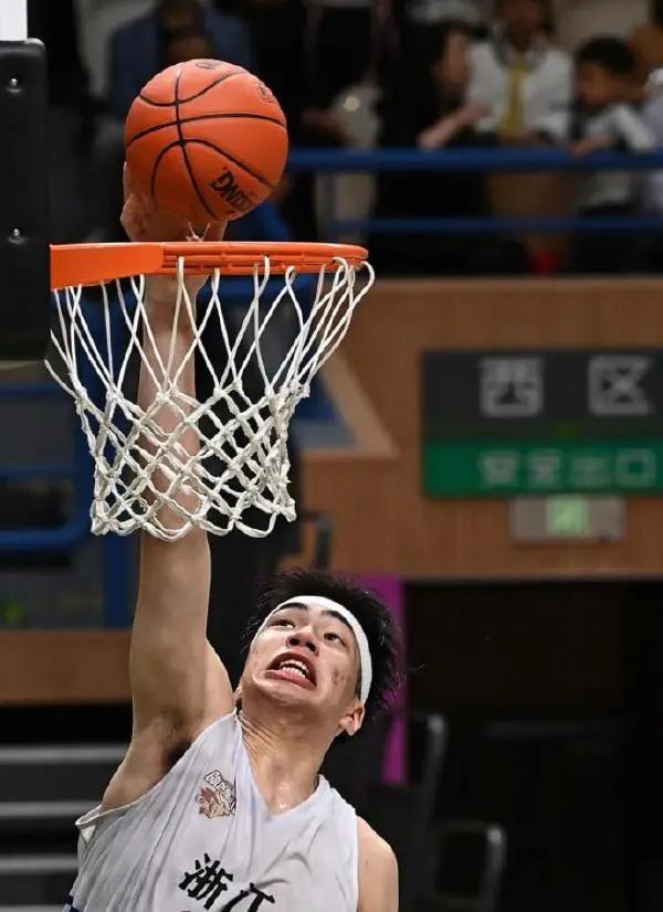 兩戰狂砍55分22個籃板 餘嘉豪或將成為新賽季浙江隊內線核武器 兩戰狂砍55分22個籃板 餘嘉豪或將成為新賽季浙江隊內線核武器