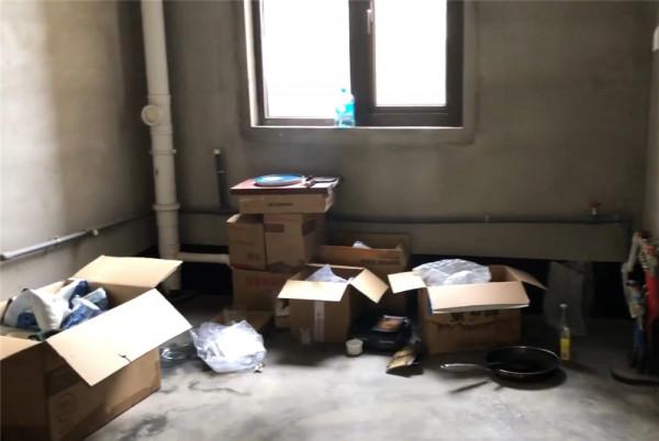 他住進不裝修的毛坯房4個月，雖簡陋卻倍感溫馨，網友：還不錯