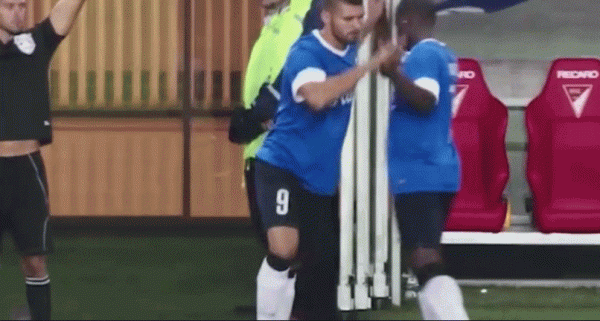 奇葩！足球場遭雷劈客隊11人全死亡，主隊無一人受傷