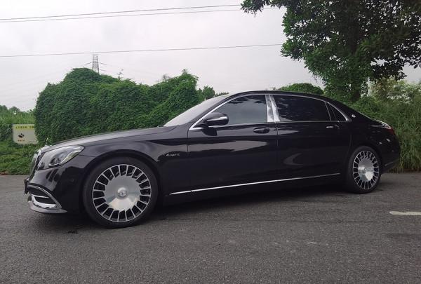 道世間誰與爭鋒，邁巴赫S450典藏版改裝雙拼色、後排獨立座椅