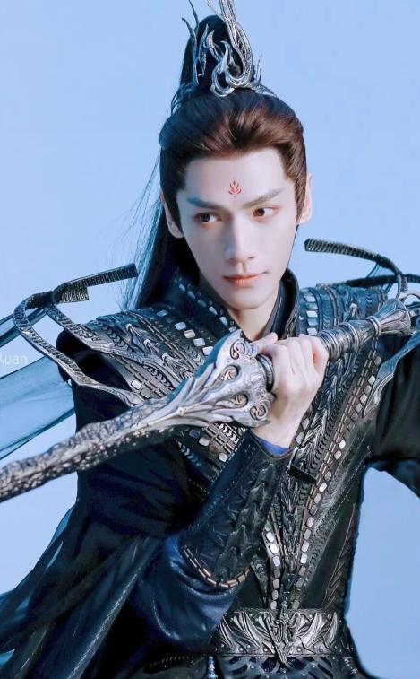 任嘉倫，羅雲熙、許凱的最新造型！誰的更勝一籌！誰是你的最愛？