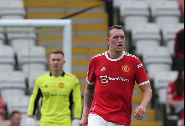 曼聯久違鐵衛重返賽場改打後腰,自曝切除半月板!獲索帥弗爵鼓勵 曼聯久違鐵衛重返賽場改打後腰,自曝切除半月板!獲索帥弗爵鼓勵