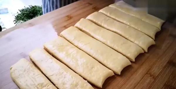 油條新做法，發麵不揉麵，雙手一按，簡單酥脆，保證一次成功