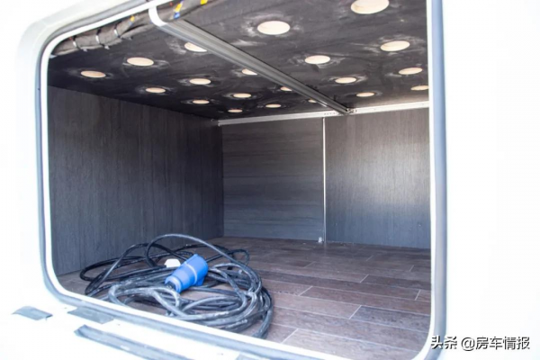 新款大通小頂房車，高2.8米透過率好，內設隱藏床一人一張隨便躺