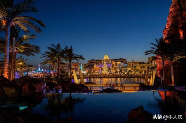 北京環球影城超大聖誕樹驚豔亮相 冬日氛圍拉滿 北京環球影城超大聖誕樹驚豔亮相 冬日氛圍拉滿