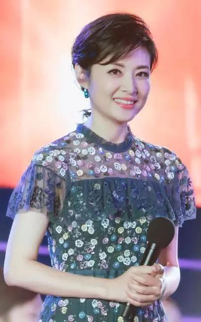 幾位明星主持人素顏照誰最漂亮？我認為周濤素顏照最漂亮