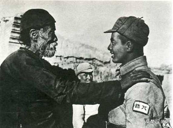 老人被日軍抓去帶路,靈機一動用桐油做飯,日本兵集體中毒被殲 老人被日軍抓去帶路,靈機一動用桐油做飯,日本兵集體中毒被殲