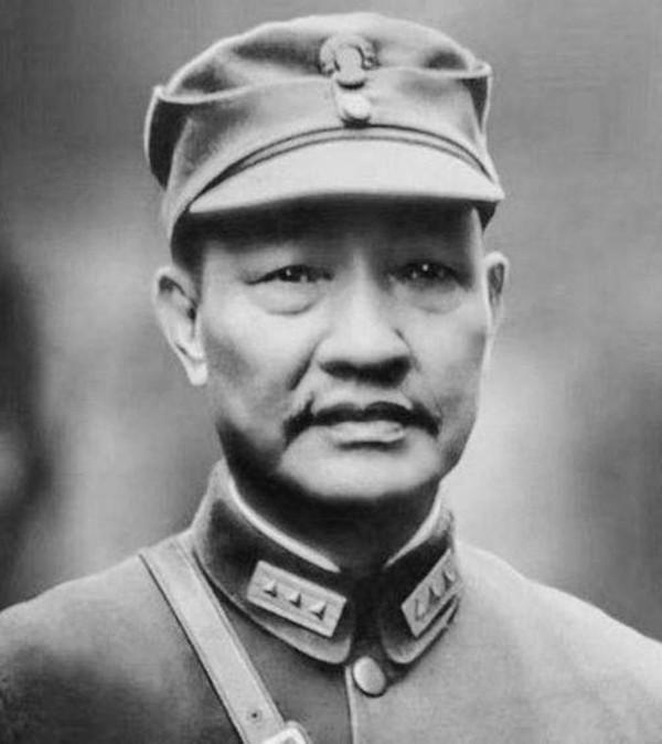 劉伯承說留活口，毛澤東要他帶上鐐銬，王近山抓的人究竟是誰？