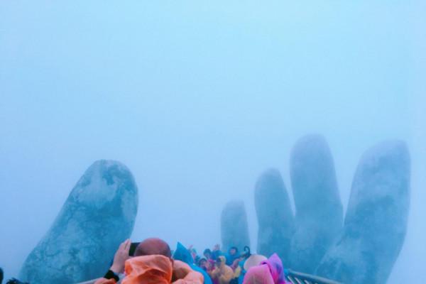 靠“雙手”托起的大橋，耗資127億元，宛如行走在雲端