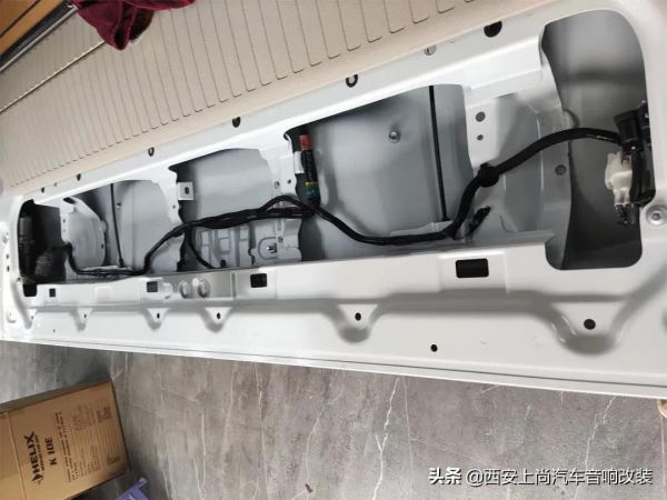 越野硬漢搭配HIFI立體環繞聲讓人意猶未盡，酷路澤升級德國RS音響