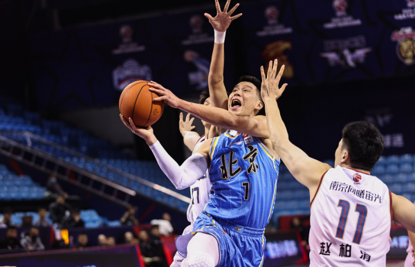 狂勝41分，北京隊打瘋了，林書豪11+6甘當綠葉，3外援衝冠有望