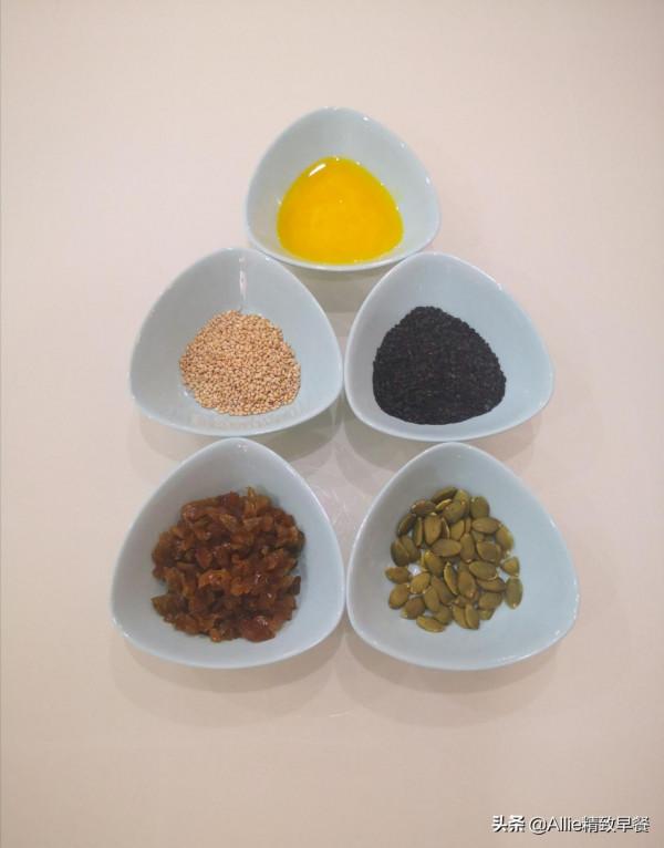 饅頭這樣做，鬆軟營養又飽腹，搭配非烤箱版烤雞、果蔬，真美味