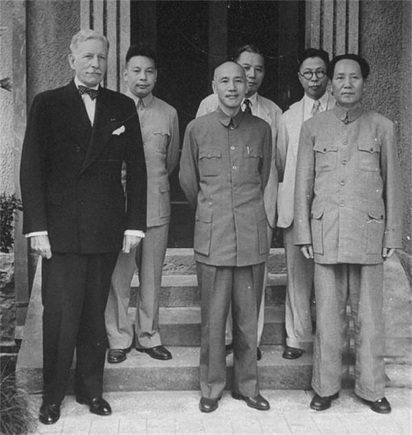 臧克家改《沁園春·雪》中一字，毛主席看後連連稱讚：就按你的改