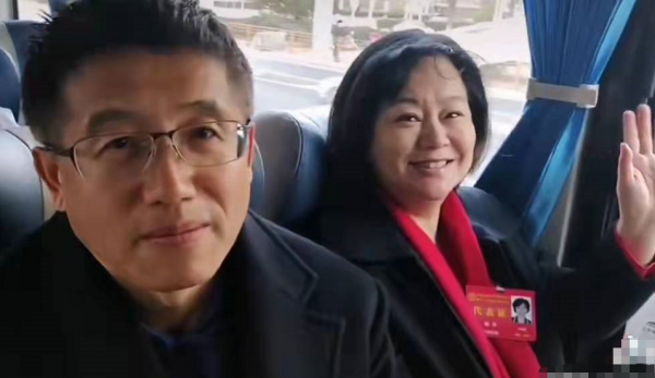 文代會眾星合影,陳寶國地位高,濮存昕蹺二郎腿,周濤鞠萍同框 文代會眾星合影,陳寶國地位高,濮存昕蹺二郎腿,周濤鞠萍同框