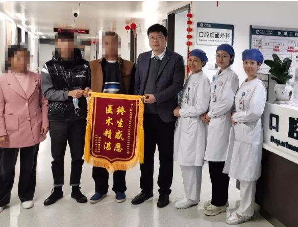 舌癌患者口腔潰爛難進食 ！ 自治區人民醫院多學科聯合診治助其康復