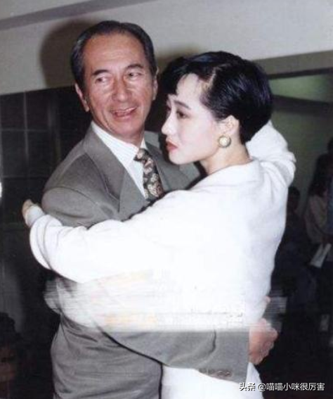 同是李連杰孩子，利智和黃秋燕的女兒，享受的父愛有差別