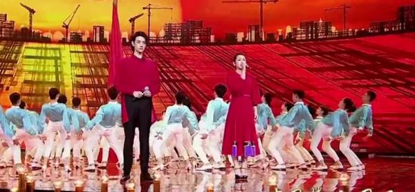 央視國慶晚會：胡歌一人分飾五角，李雪健一開唱中國式浪漫破防了