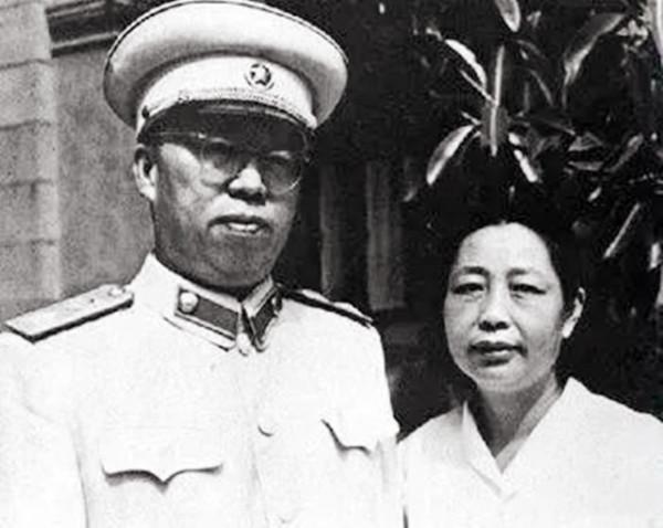 1955年授銜時,元帥夫人被授予軍銜,都是誰,擔任什麼職務 1955年授銜時,元帥夫人被授予軍銜,都是誰,擔任什麼職務