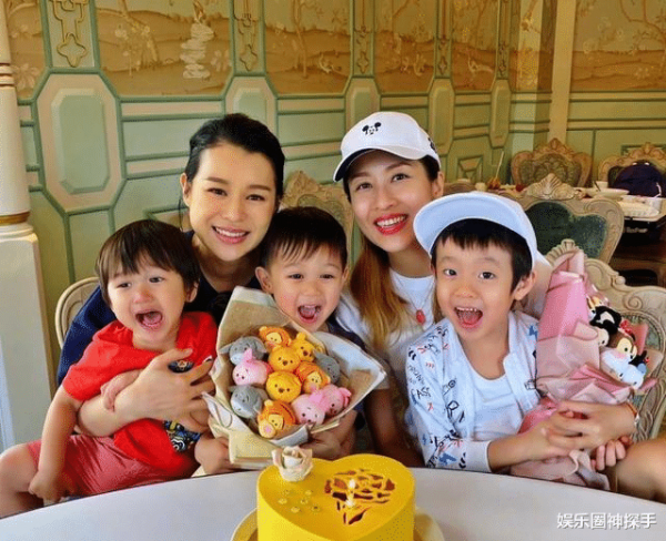 42歲陳敏之依舊美貌，5歲兒子太可愛，和胡杏兒兒子合影很有愛