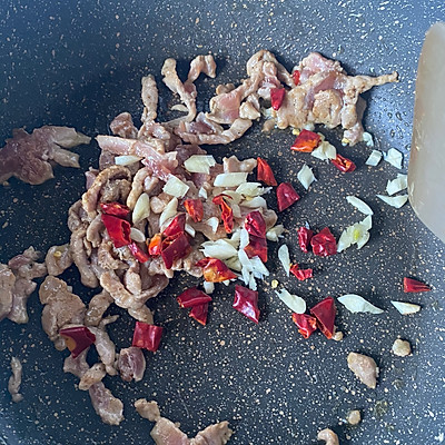 這道我最拿手的香乾榨菜肉絲，好吃到停不下筷子