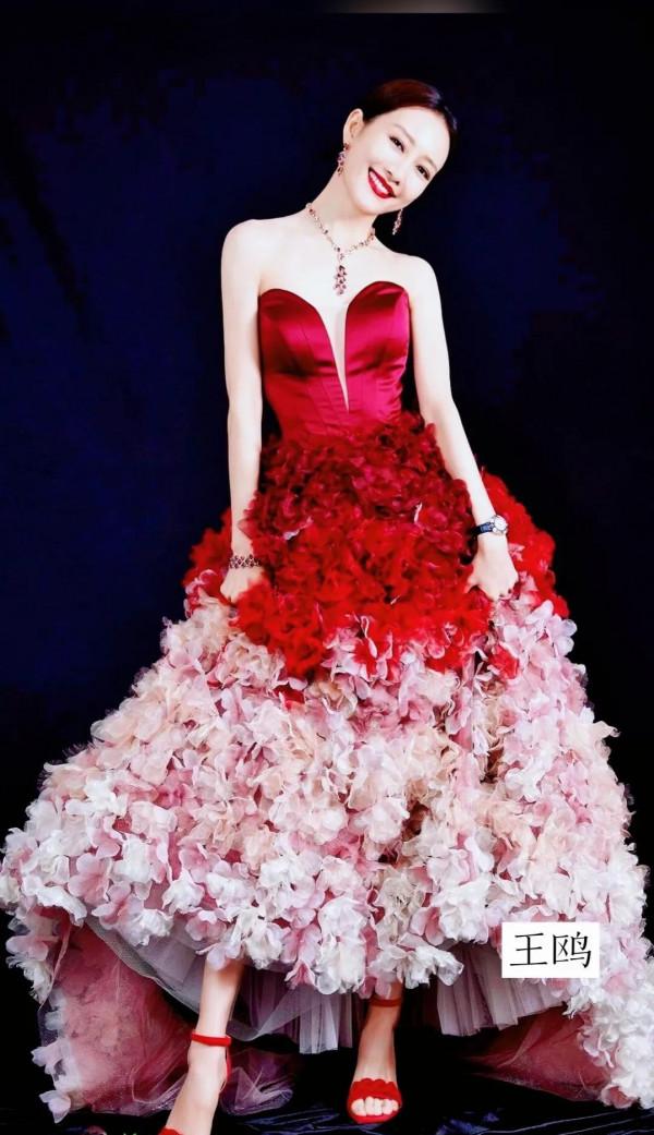 在中國有一種紅叫中國紅，女明星集體穿紅色衣服，你最看好誰？