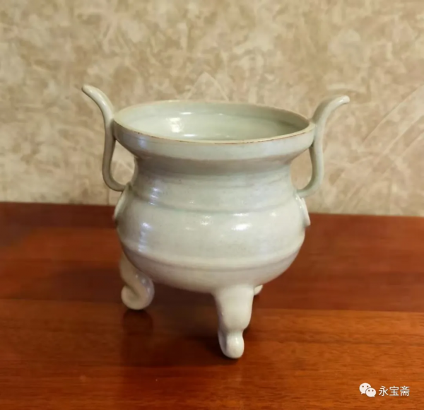宋-元青白釉三足爐 宋-元青白釉三足爐