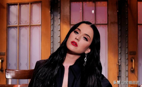 水果姐精靈王子女兒首曝光，金髮大眼好像奧蘭多，肉臉嘟嘟好可愛