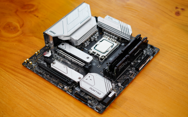 九州風神CK560裝機體驗:別出心裁的低調,但相容與散熱效能超強 九州風神CK560裝機體驗:別出心裁的低調,但相容與散熱效能超強