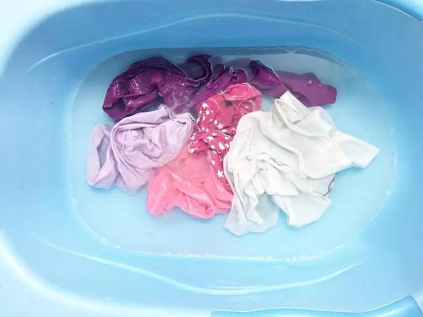 二手衣服寶寶勉強能穿，但有四類東西不能拿，欠了人情還影響健康