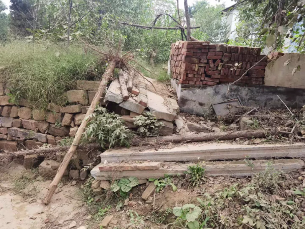 “房子沒了,但家還在。” “房子沒了,但家還在。”