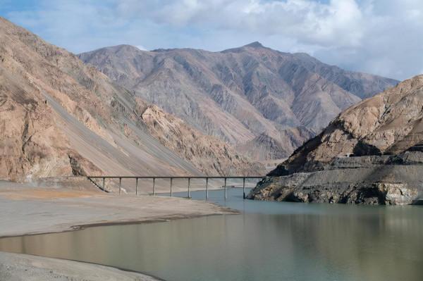 回到去往紅其拉甫的路上。仍是一路雪山相伴 回到去往紅其拉甫的路上。仍是一路雪山相伴