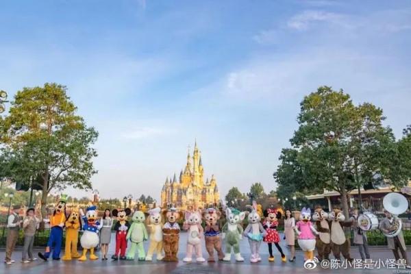 迪士尼女明星被嚇成一團？不愧是你毛曉彤